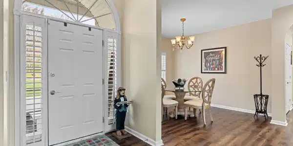 Image 3: Entry Foyer