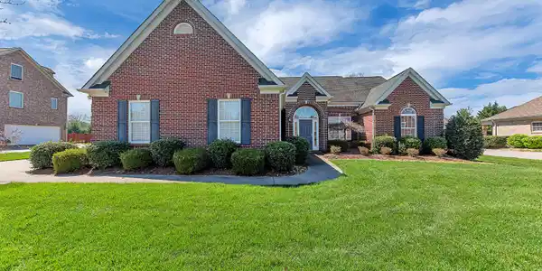 590 Leeward Way