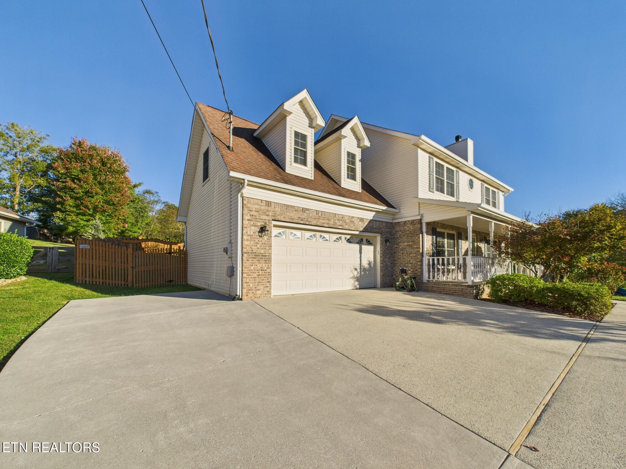 Image 3: CAM02235G0-PR0083-STILL059