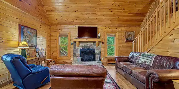 Image 2: 9-web-or-mls-1065-willard-way