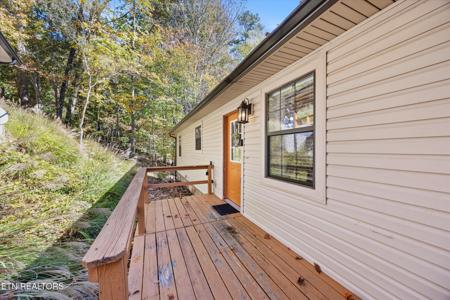 1305 Cove Pointe Rd