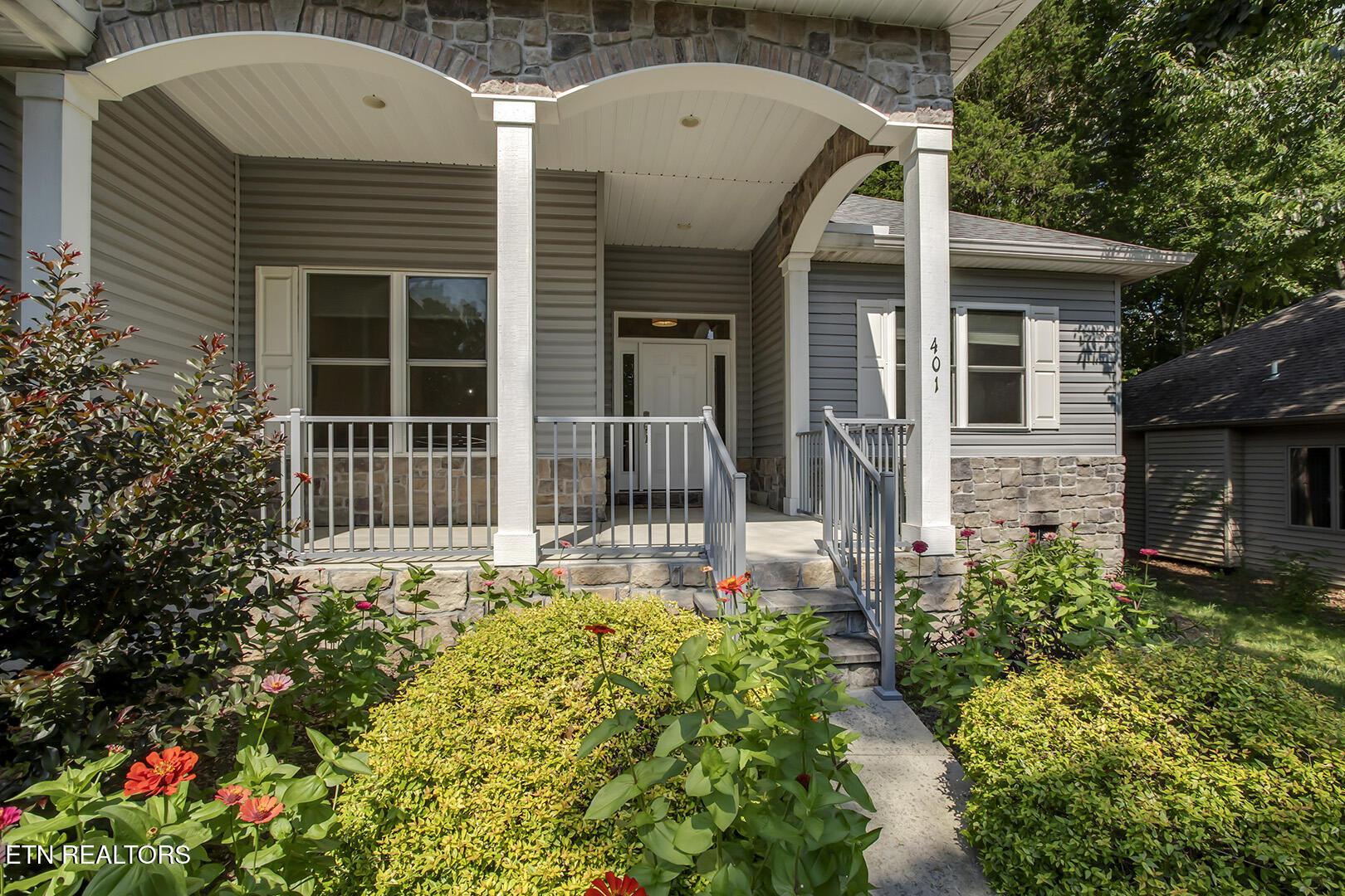 Image 4: 04_401 Tanasi Way_FrontPorchAccess