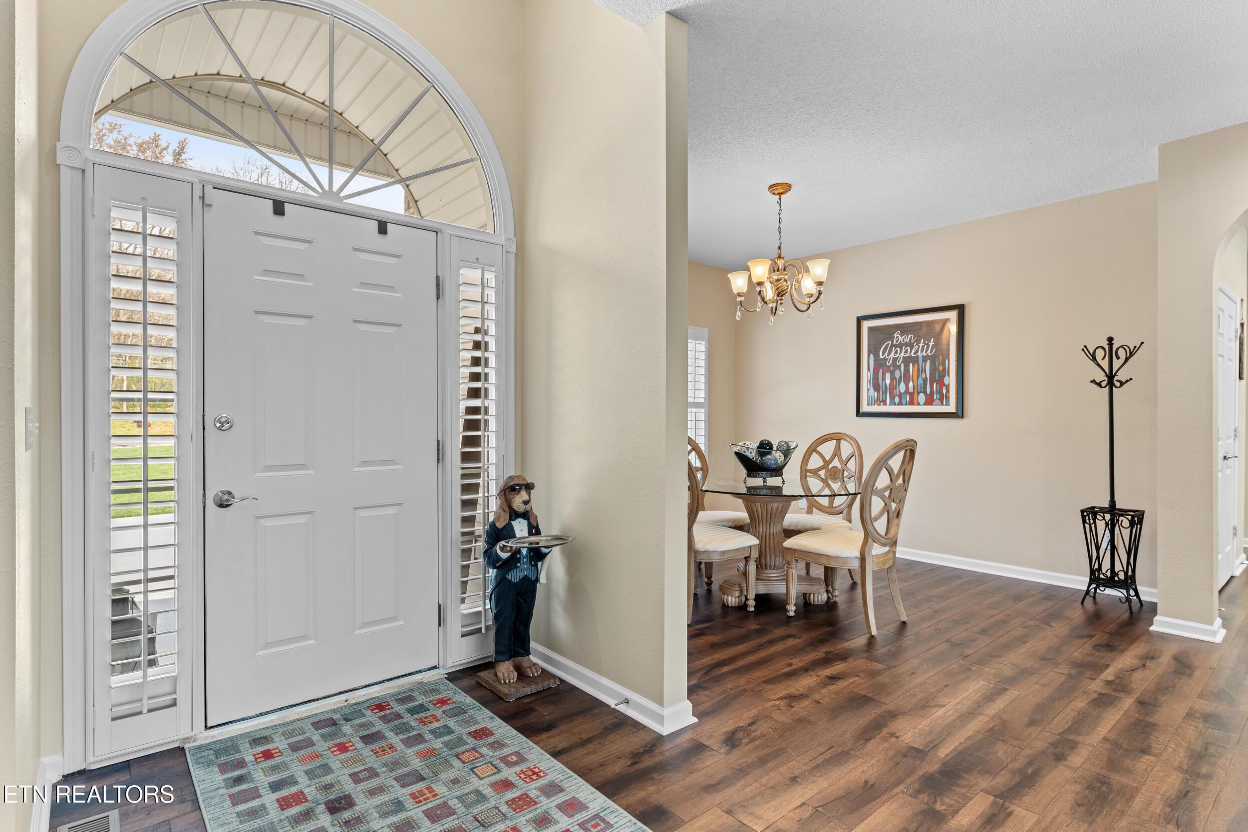 Image 3: Entry Foyer