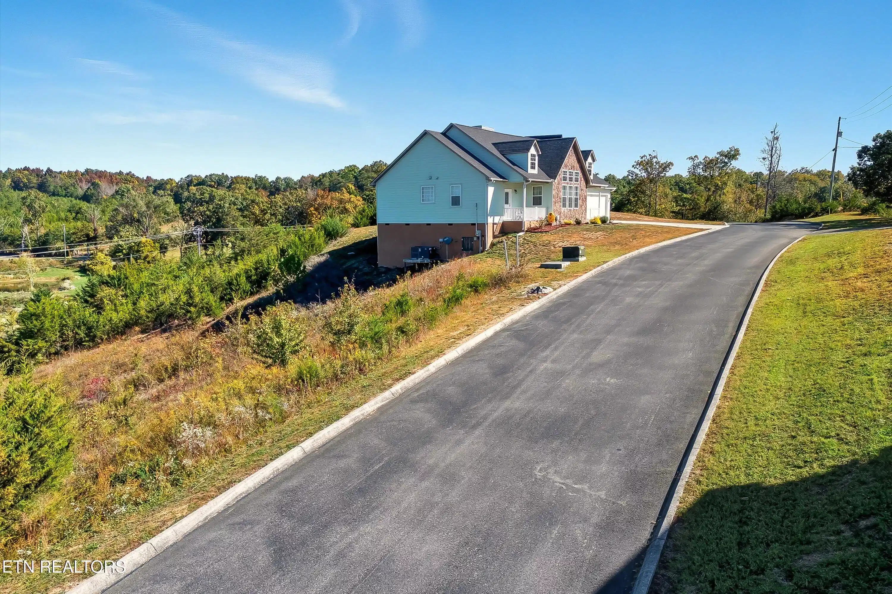 Image 1: 33-Blue Herring Way-33