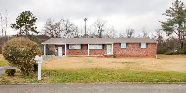 5915 Loice Lane