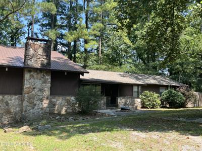 910 Robin Lane