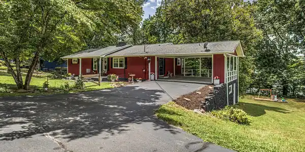 Image 2: 02_SugarGroveValleyRoad_2163_FrontRight