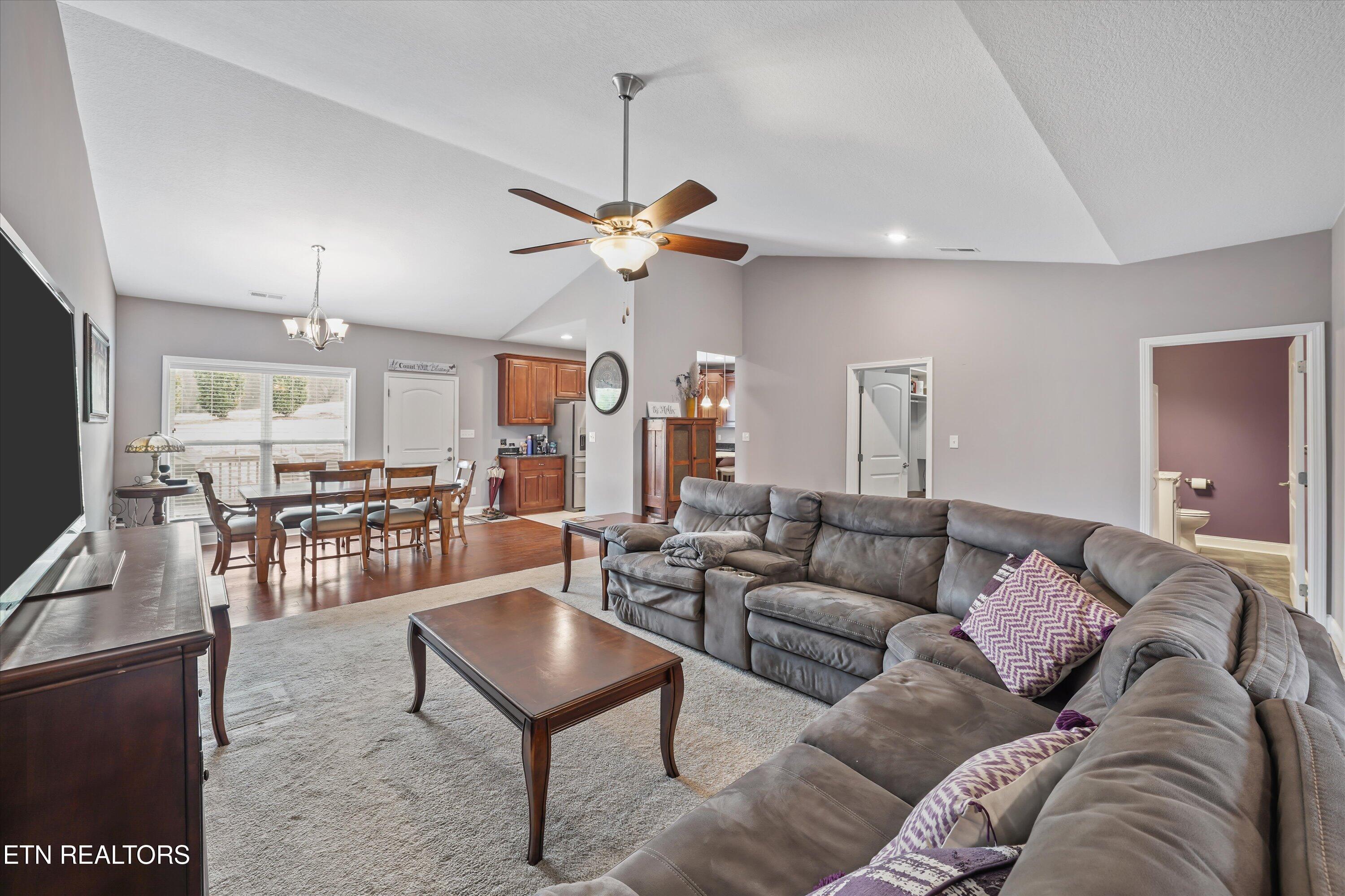 Image 3: 10-131 Marble Bluff Dr 09
