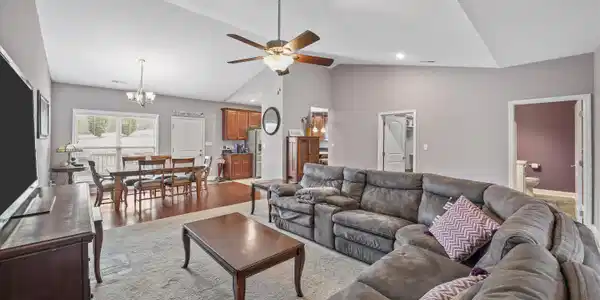 Image 3: 10-131 Marble Bluff Dr 09