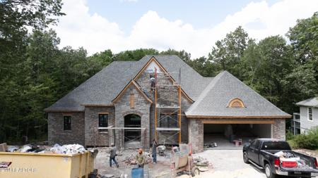 135 Hedgewood Point