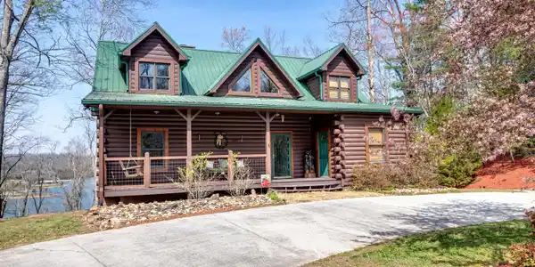 Image 2: 107 Sawmill Cove - Front Photo 2