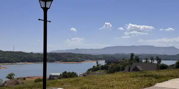 Image 4: VIEWS IN EVERY DIRETION