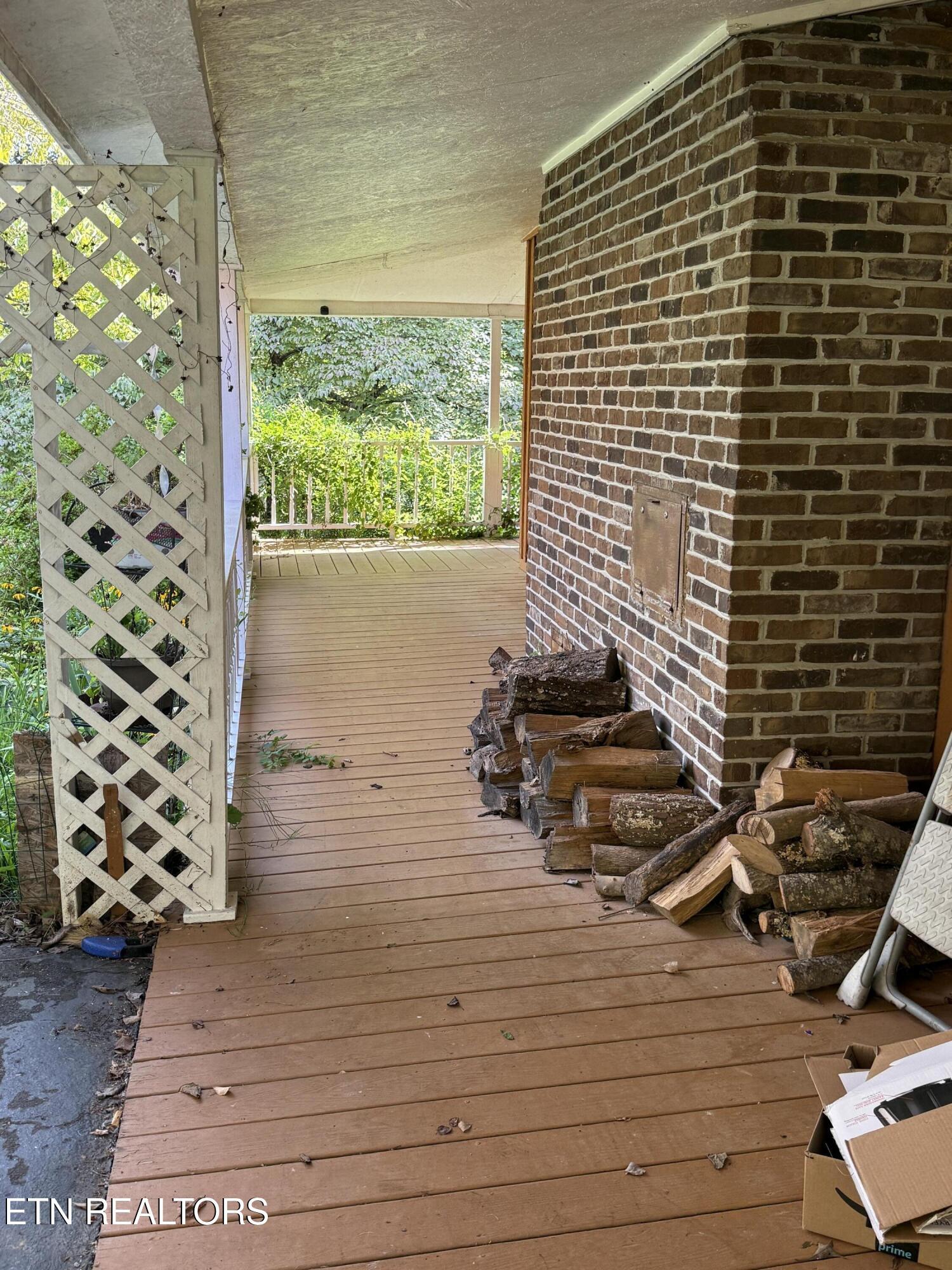Image 4: Side Porch