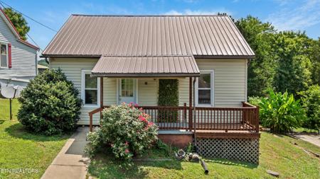 15 River St