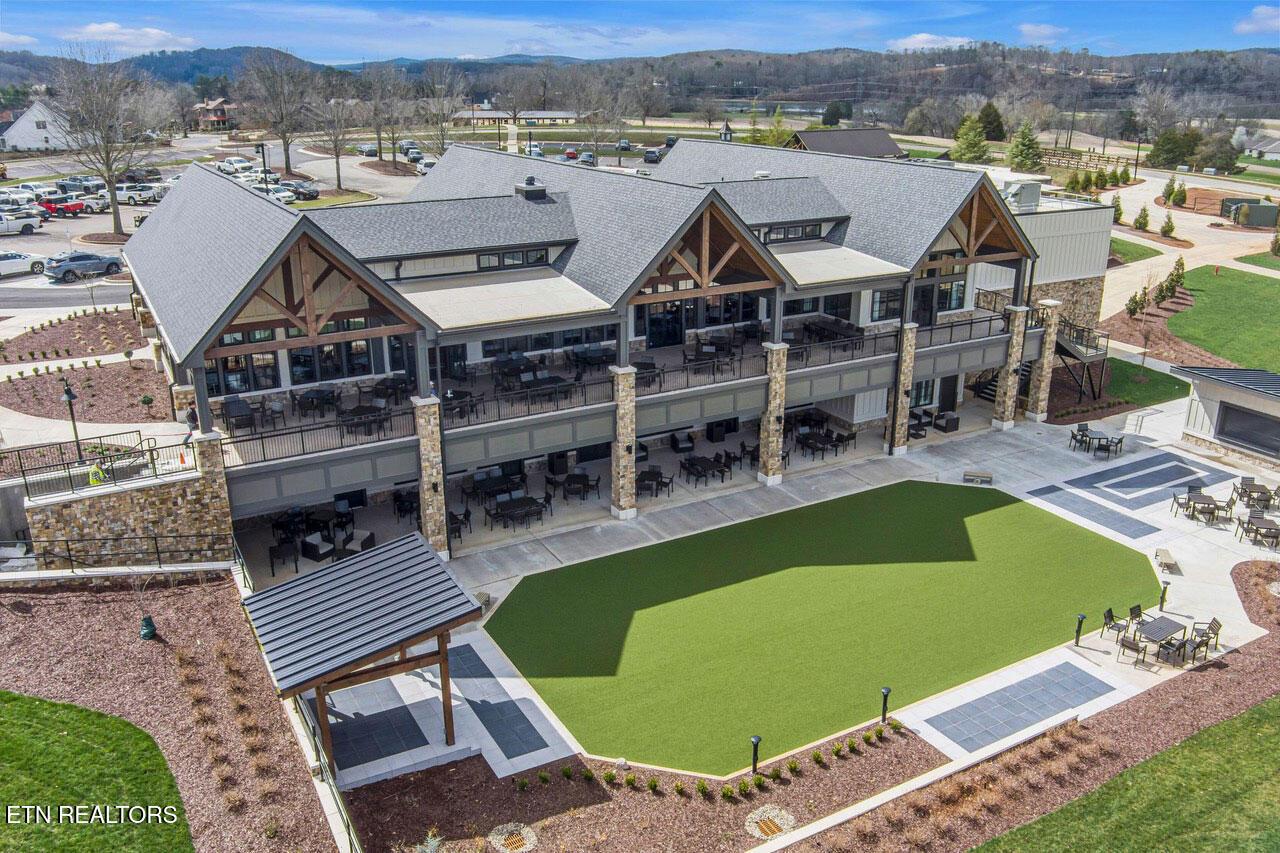 Image 4: Clubhouse