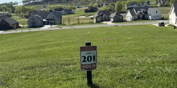 568 Hawks Bend