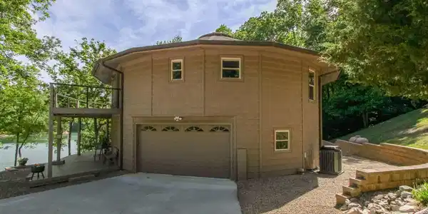 Image 4: Large attached Garage