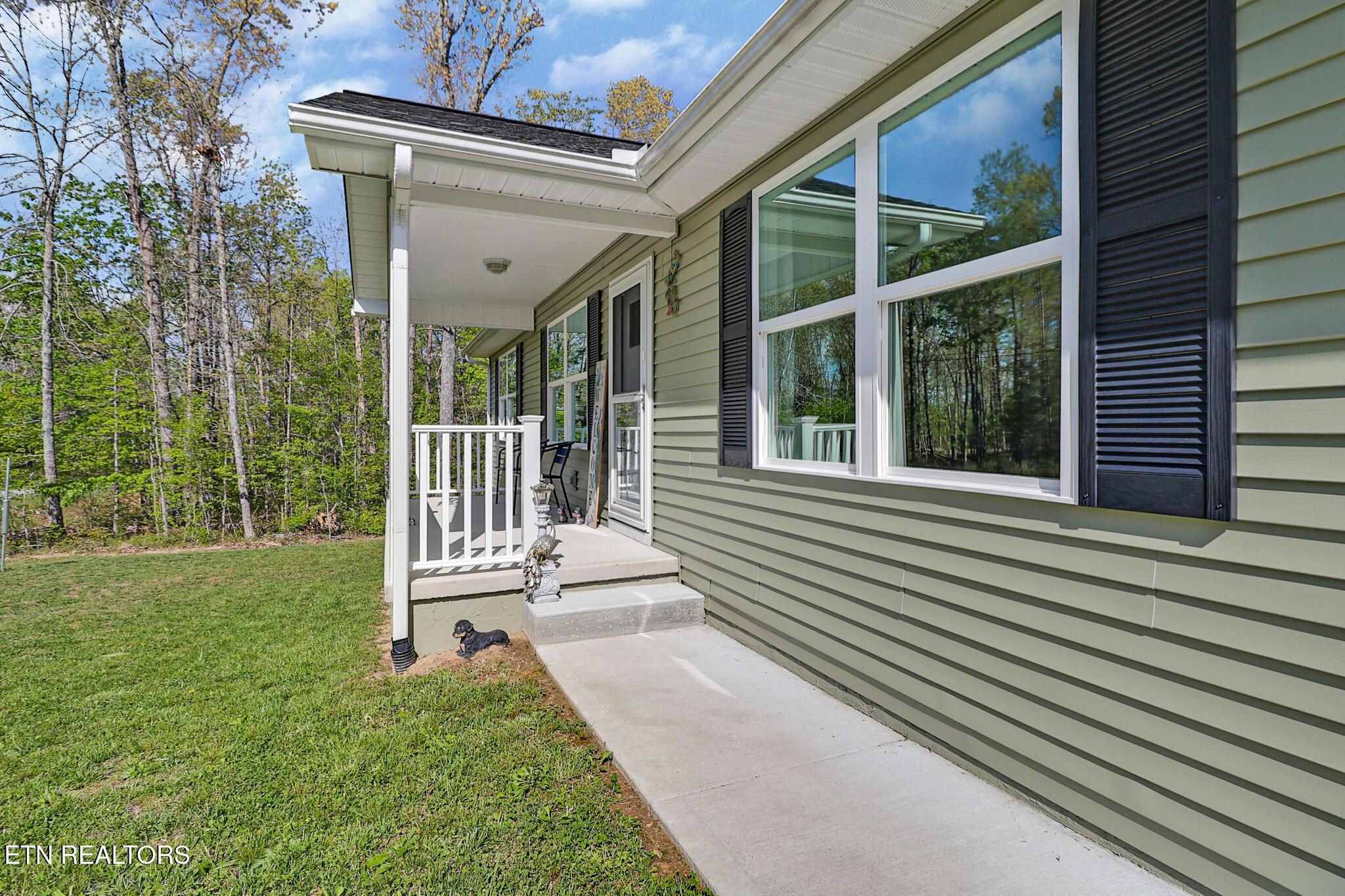 Image 3: FRONT PORCH