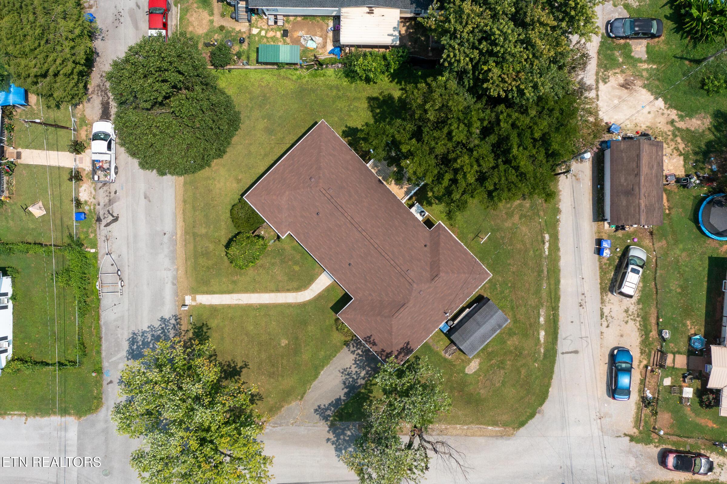 Image 2: Level Corner lot!
