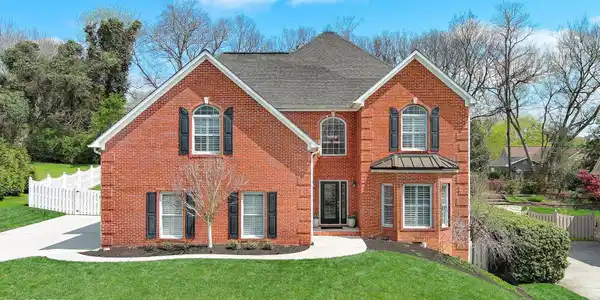 10208 Meadow Ridges Lane