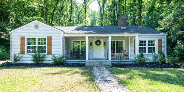 2800 Woodson Drive