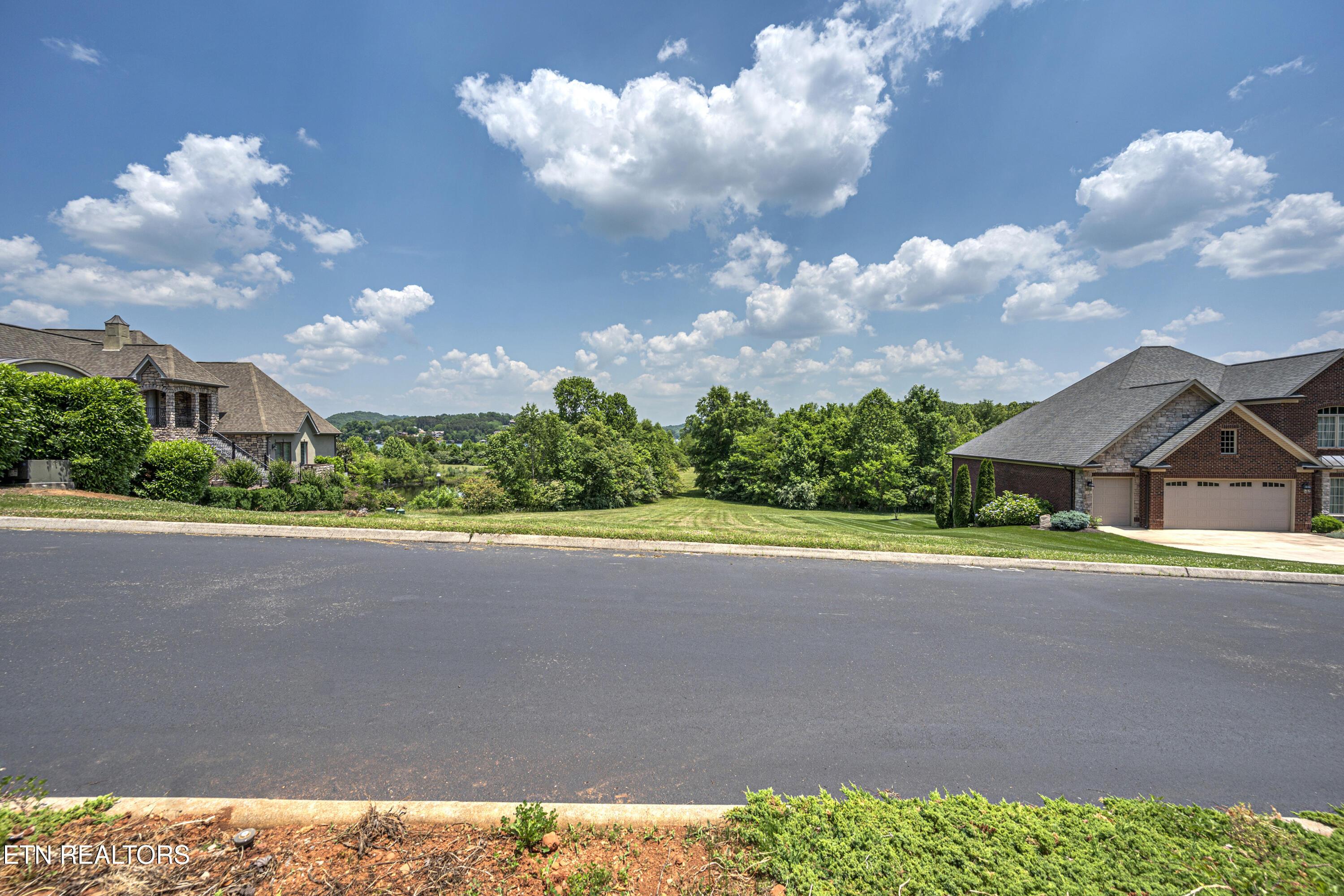 Image 2: 02_CormorantDrive_320_Street_E-NE