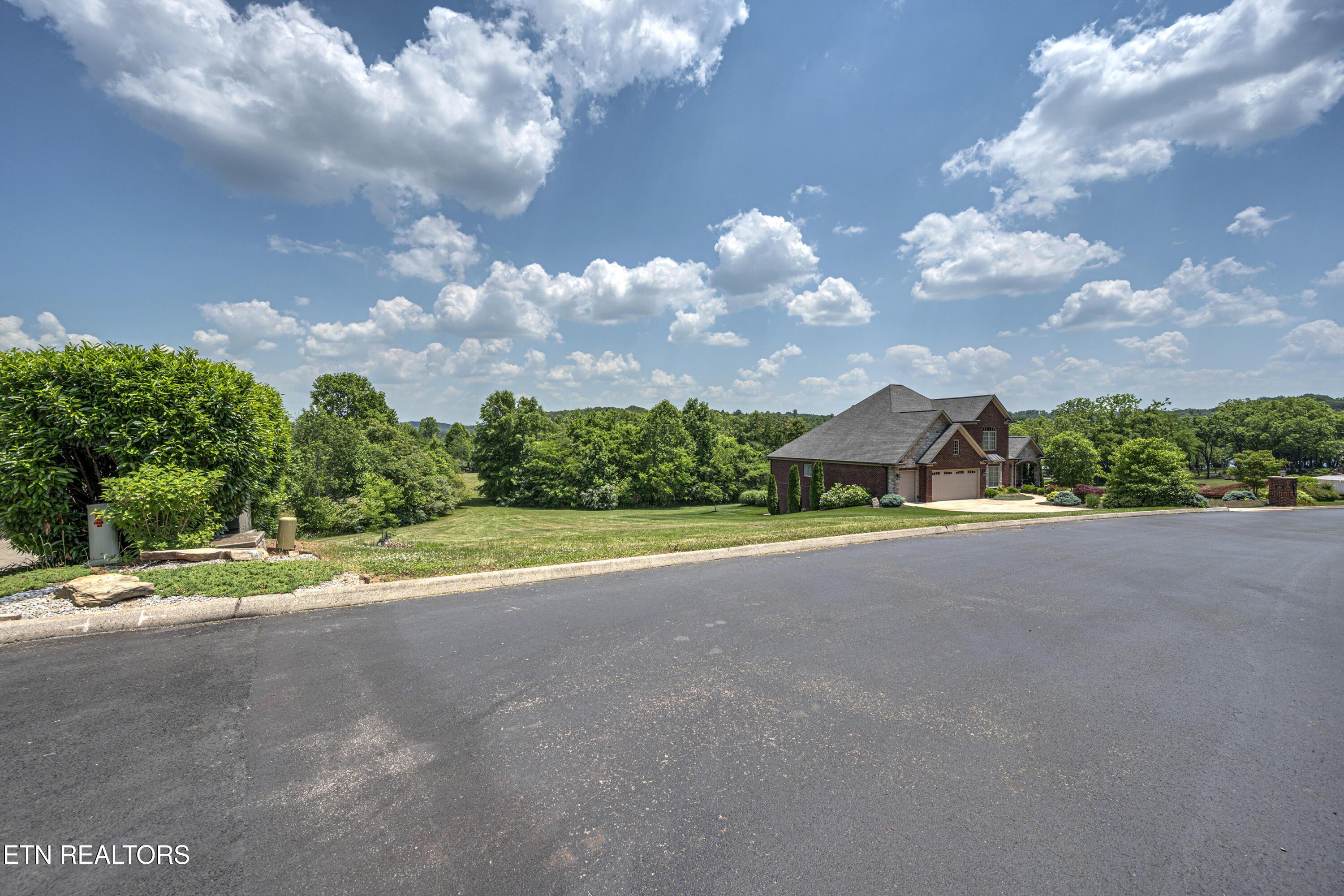 Image 3: 03_CormorantDrive_320_Street_SE