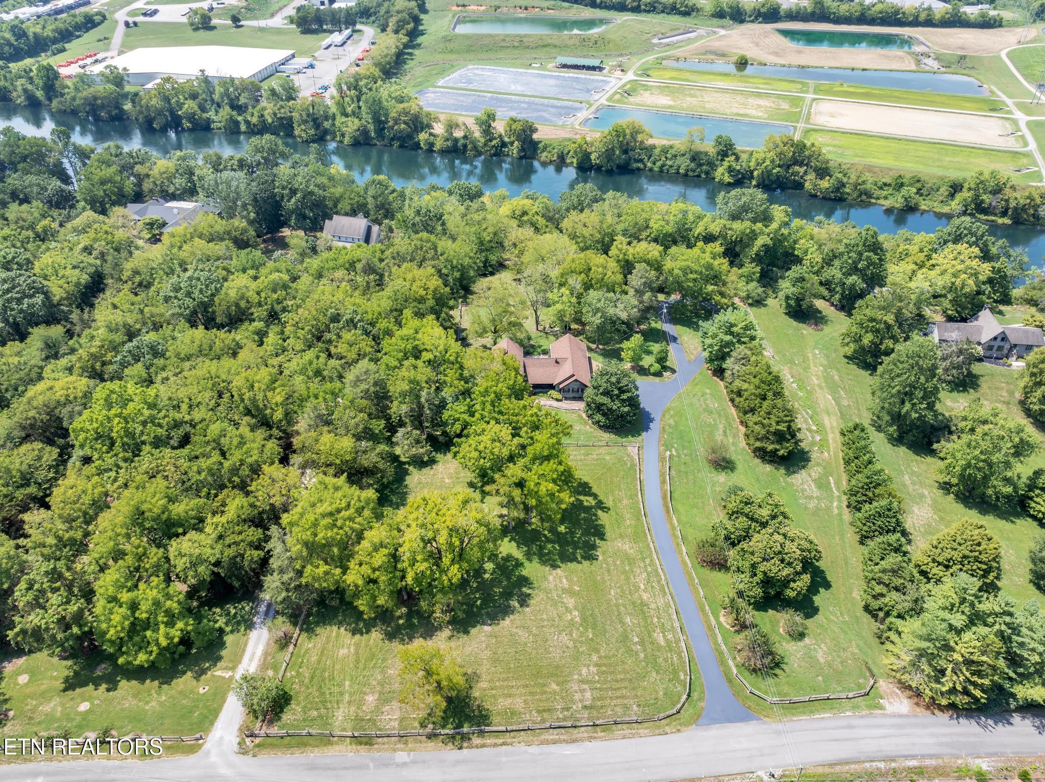 Image 3: Aerial close up