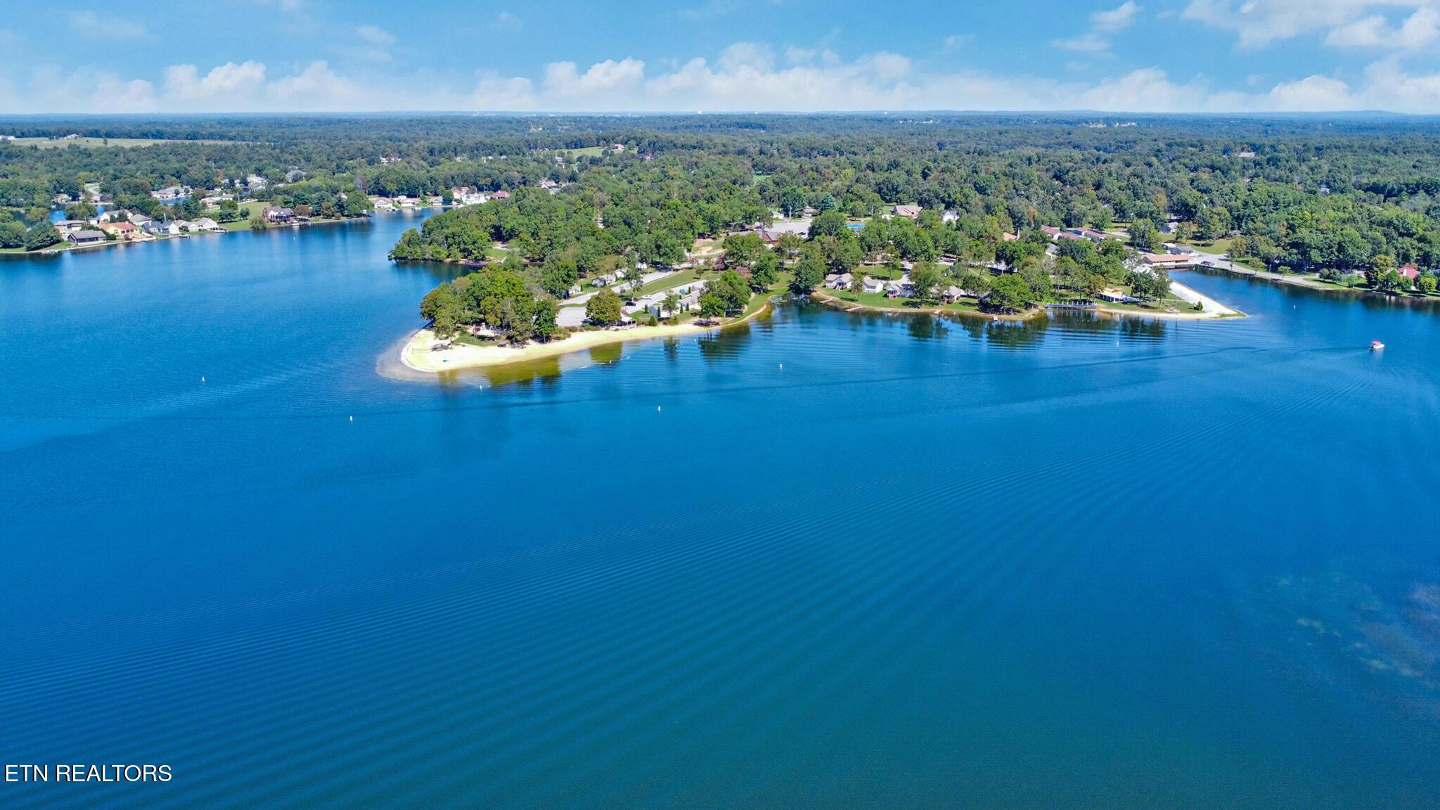 Image 3: Aerial of Lakefront!