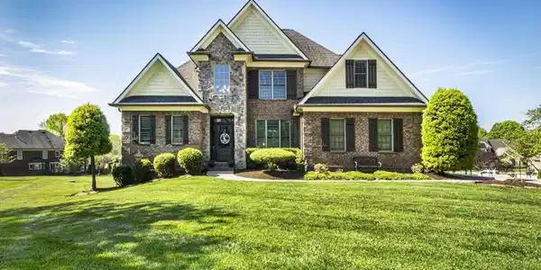 719 Lake Vista Lane