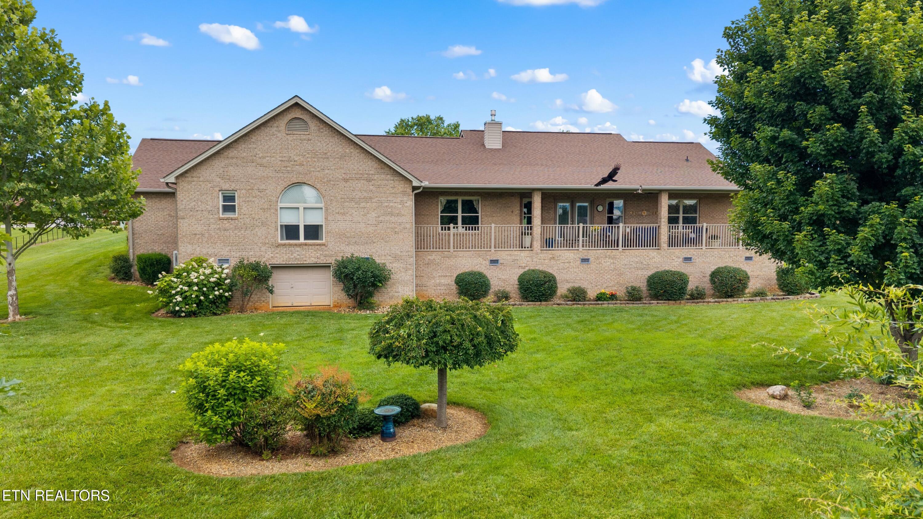 Image 3: 3-004-1040SouthwindCircle-Dandridge-TN-3