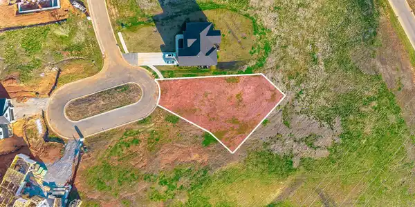 Image 4: .75 acres/Lot 40