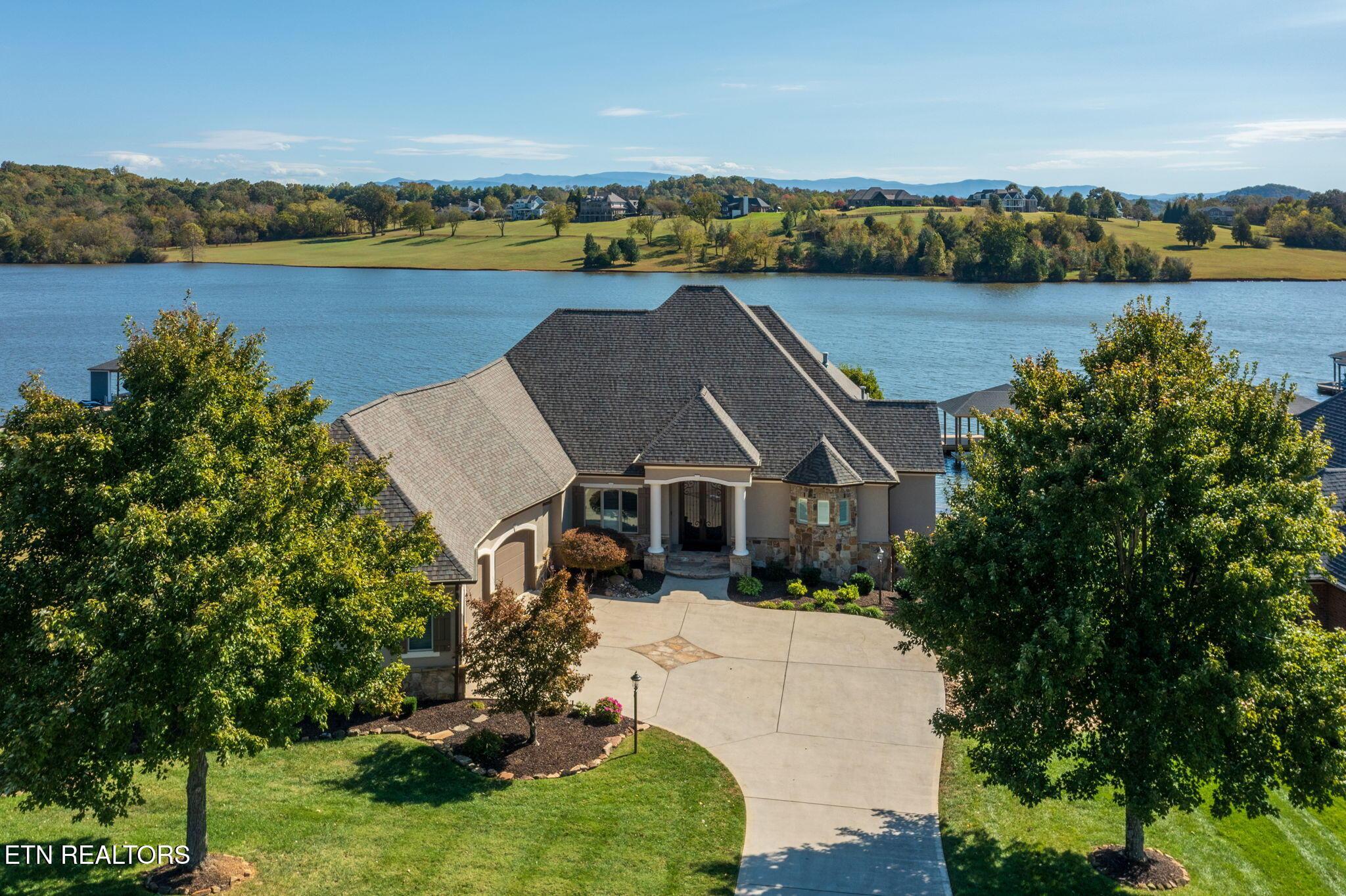 Image 1: homesandvideos aerials-13282