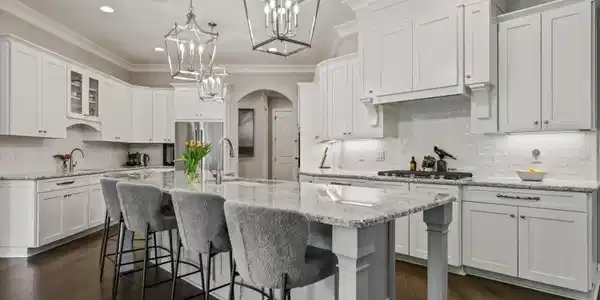 Image 4: KITCHEN