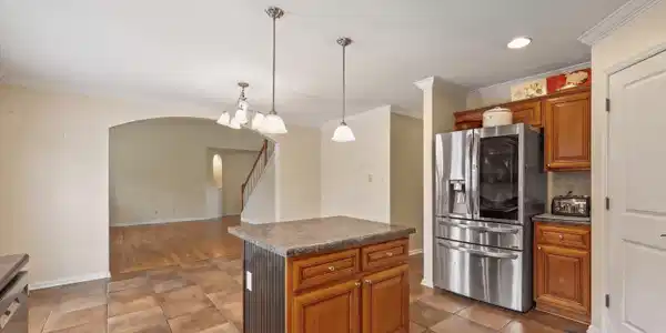 Image 3: Kitchen