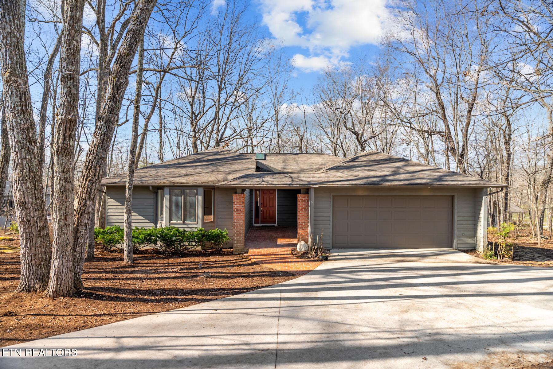 Image 2: 142 Rolling Green