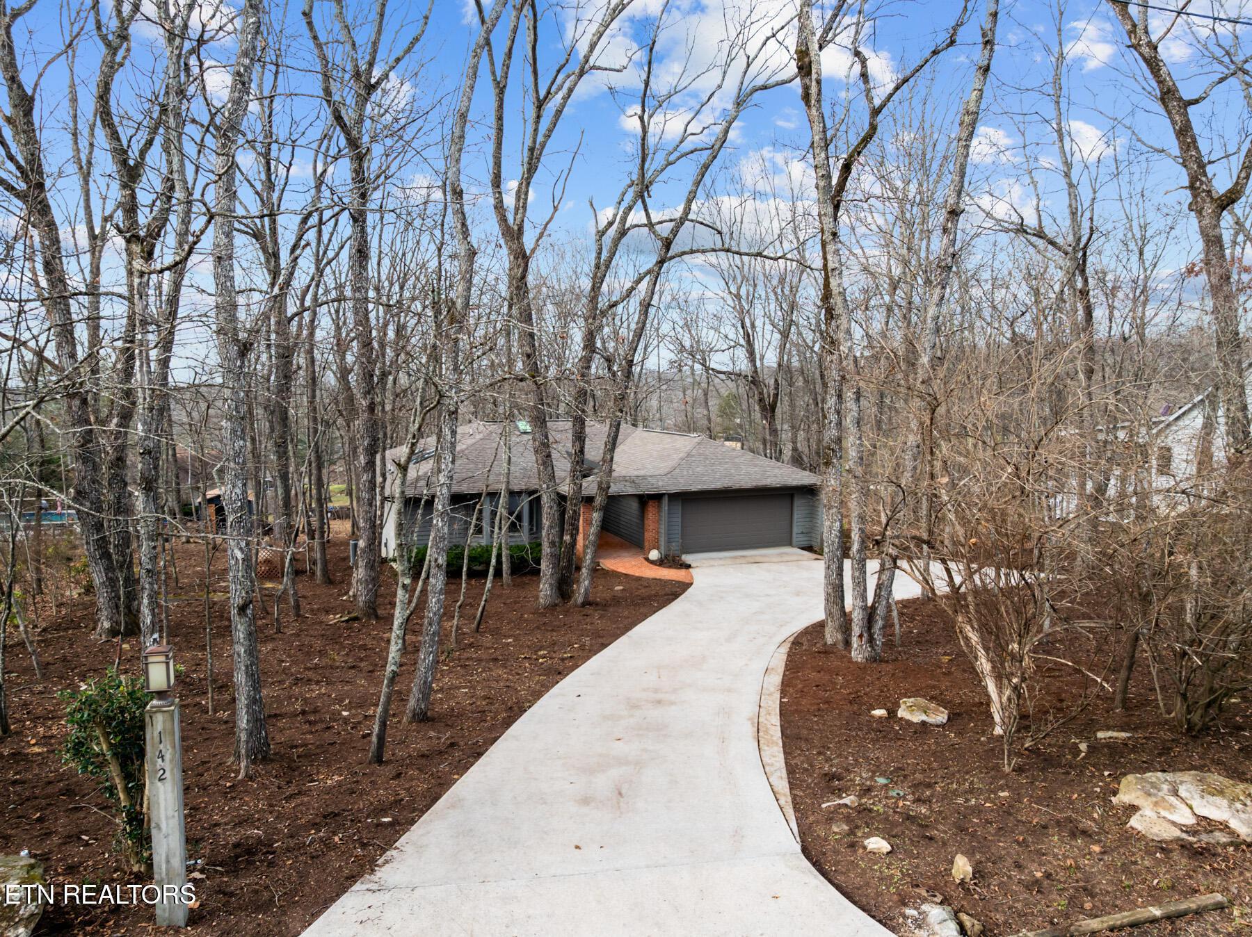 Image 4: 142 Rolling Green