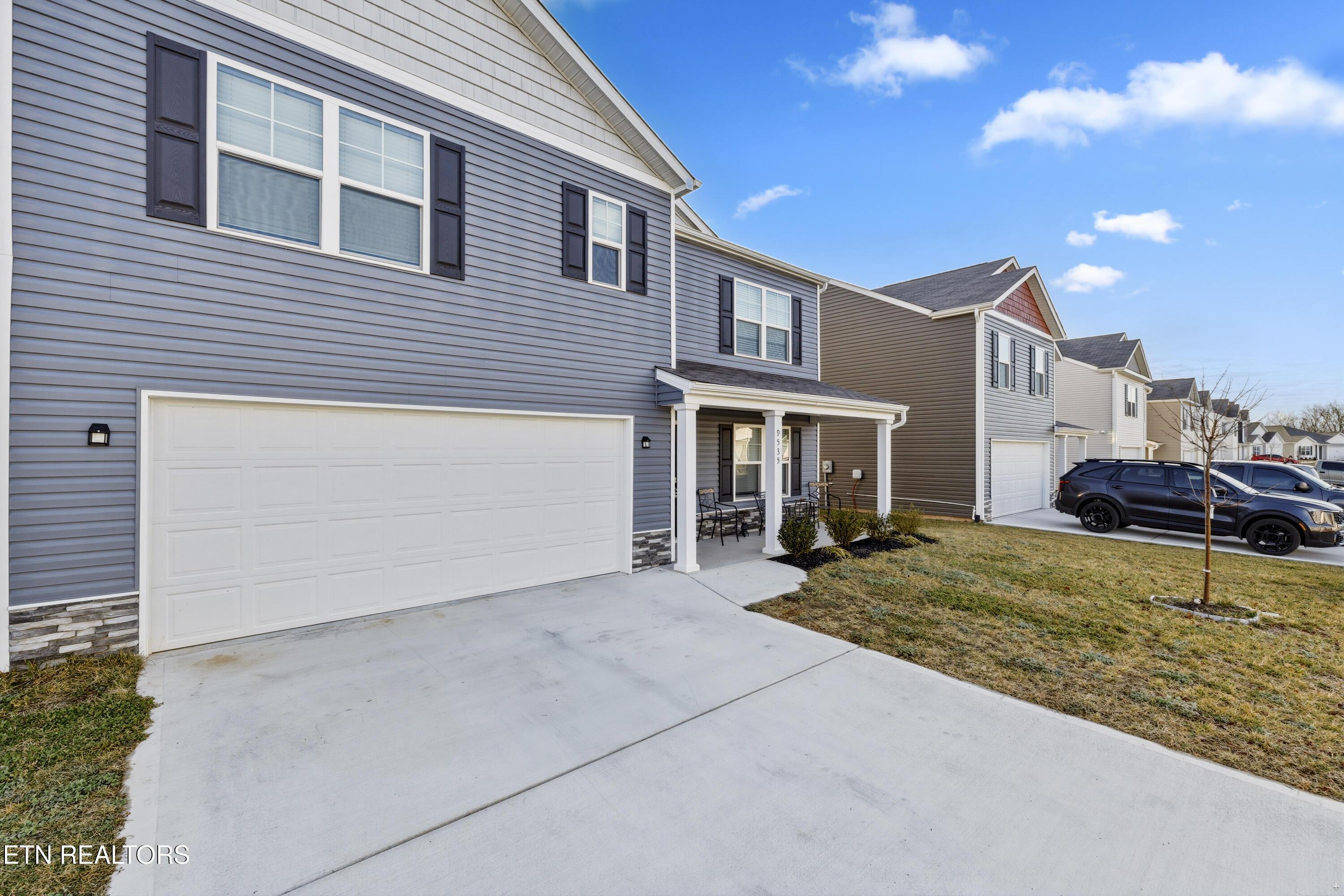 Image 2: River Pointe Neighborhood