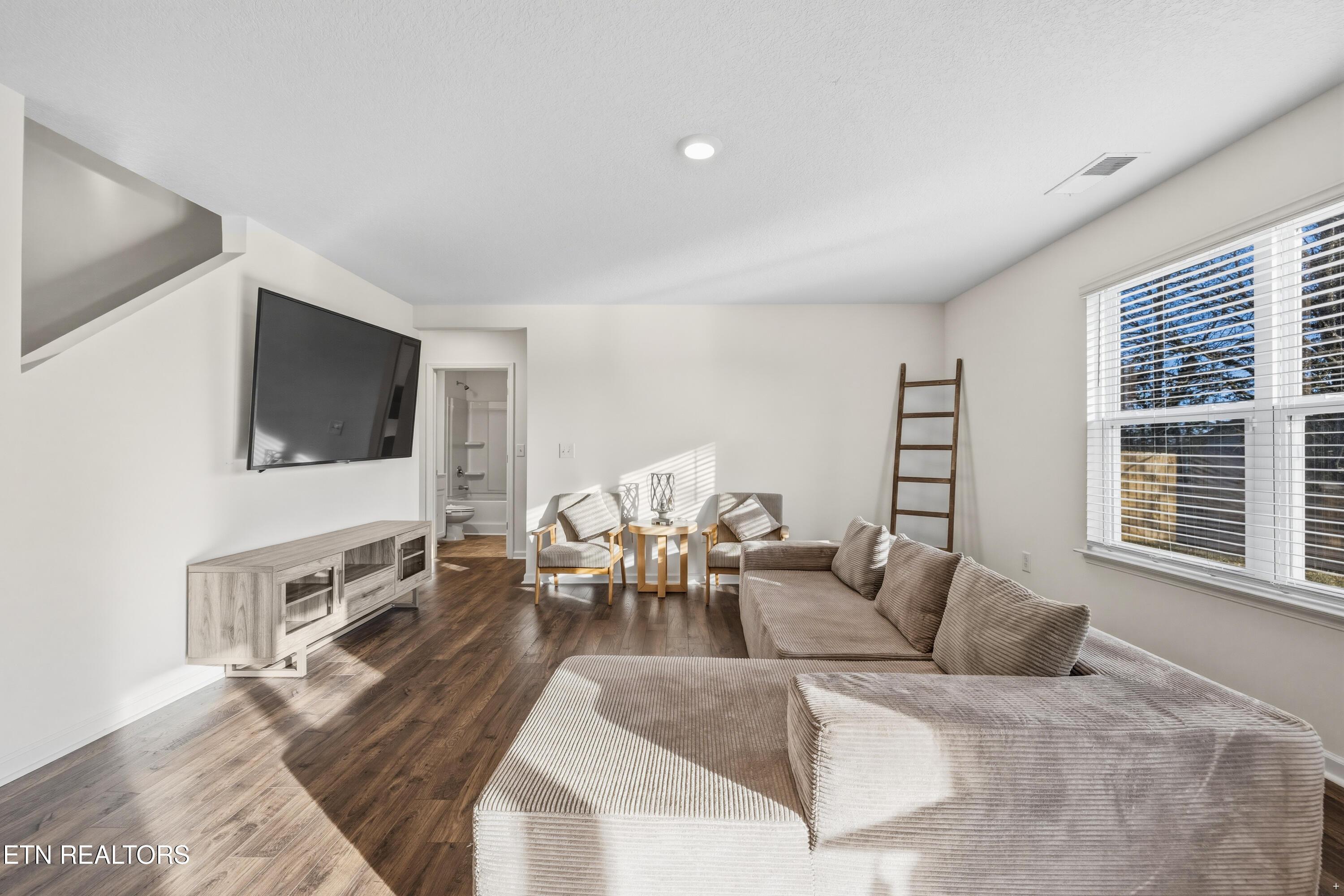 Image 3: Main Living Area