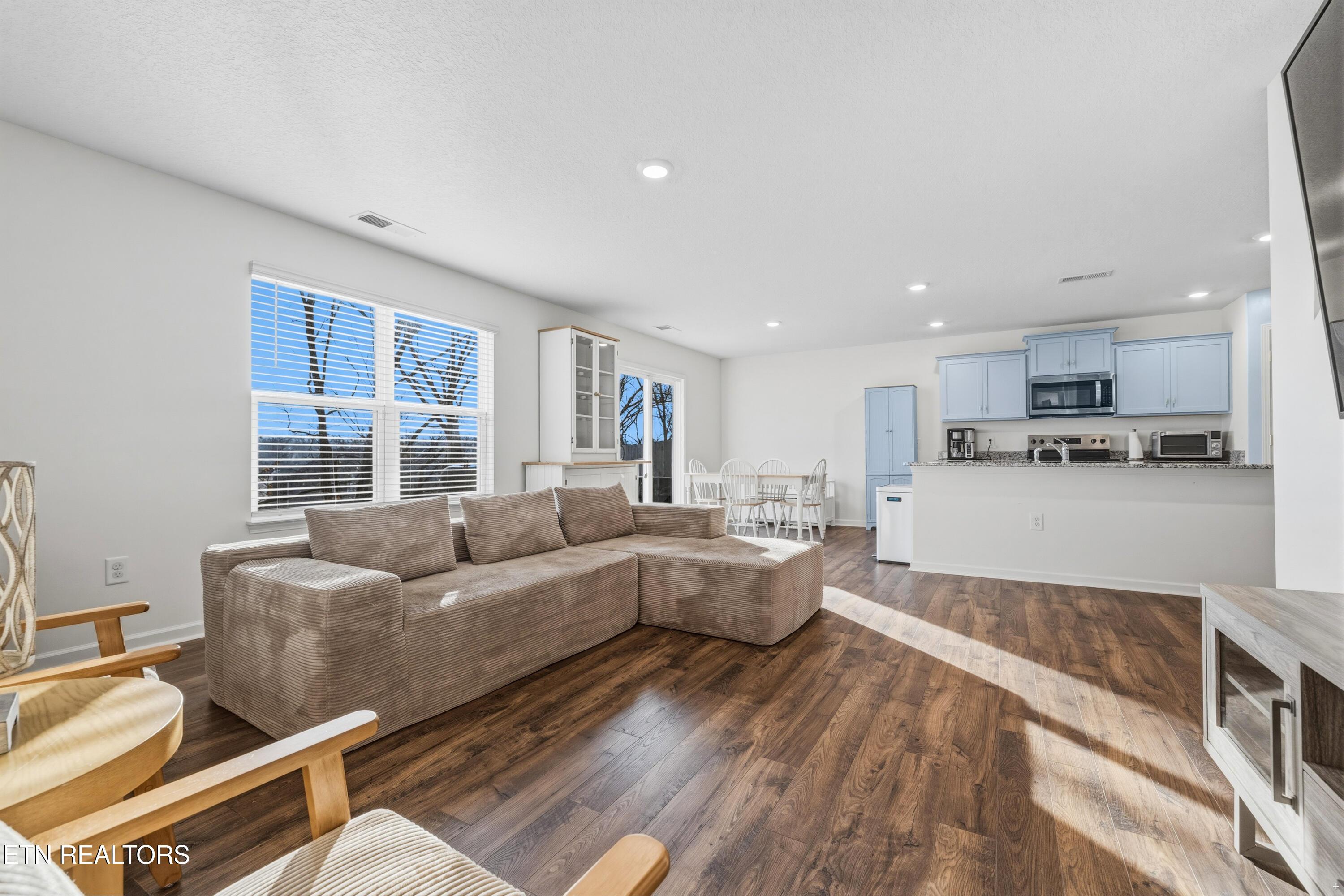 Image 4: Main Living Area