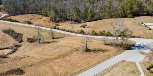 Image 4: 332 Enclave Wy - 008