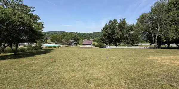 Image 2: Lot 23