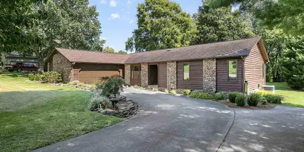 1922 Breezy Ridge Tr