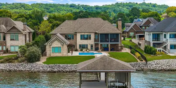 3738 Promontory Point