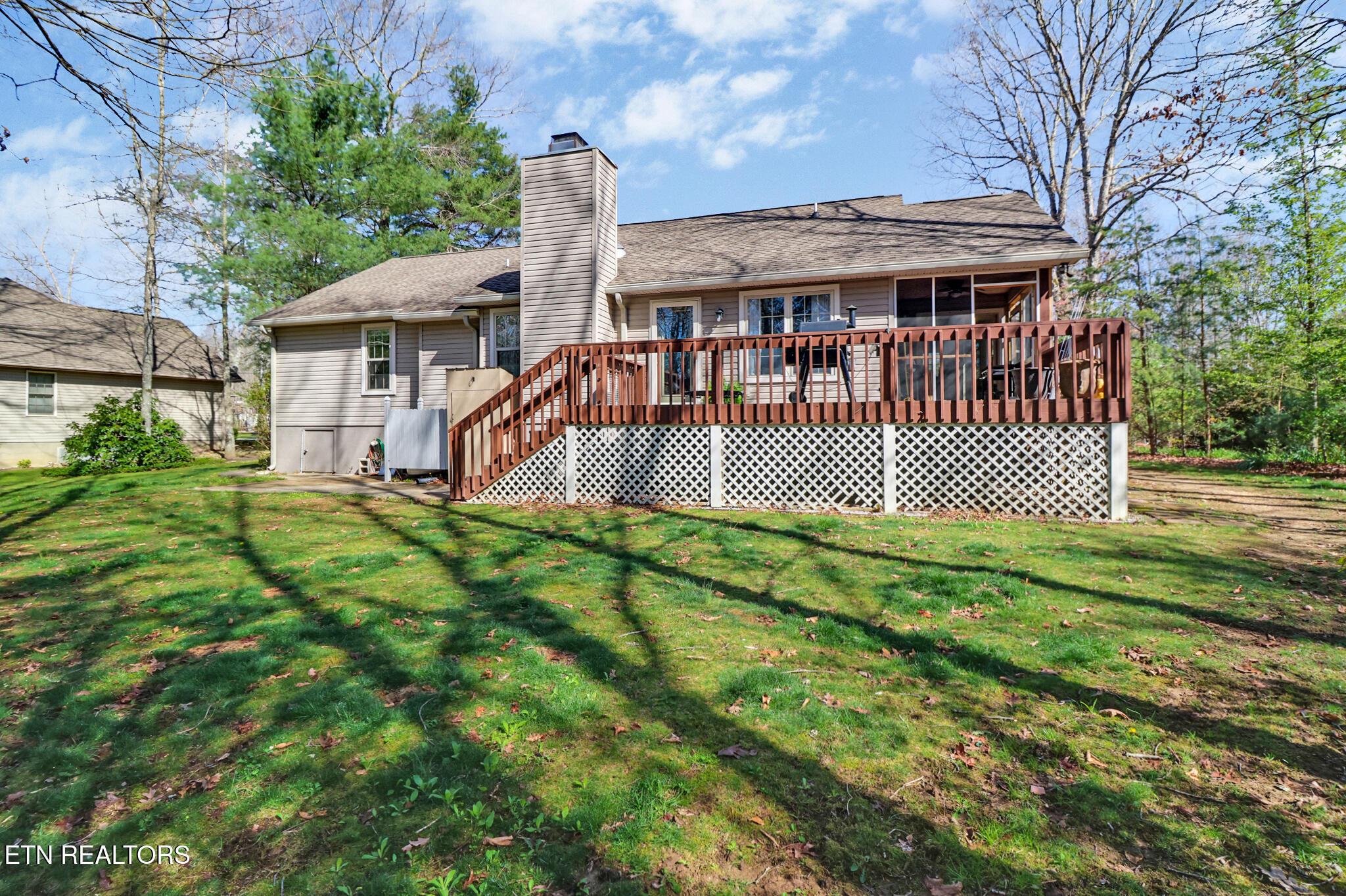 Image 4: Large rear deck!