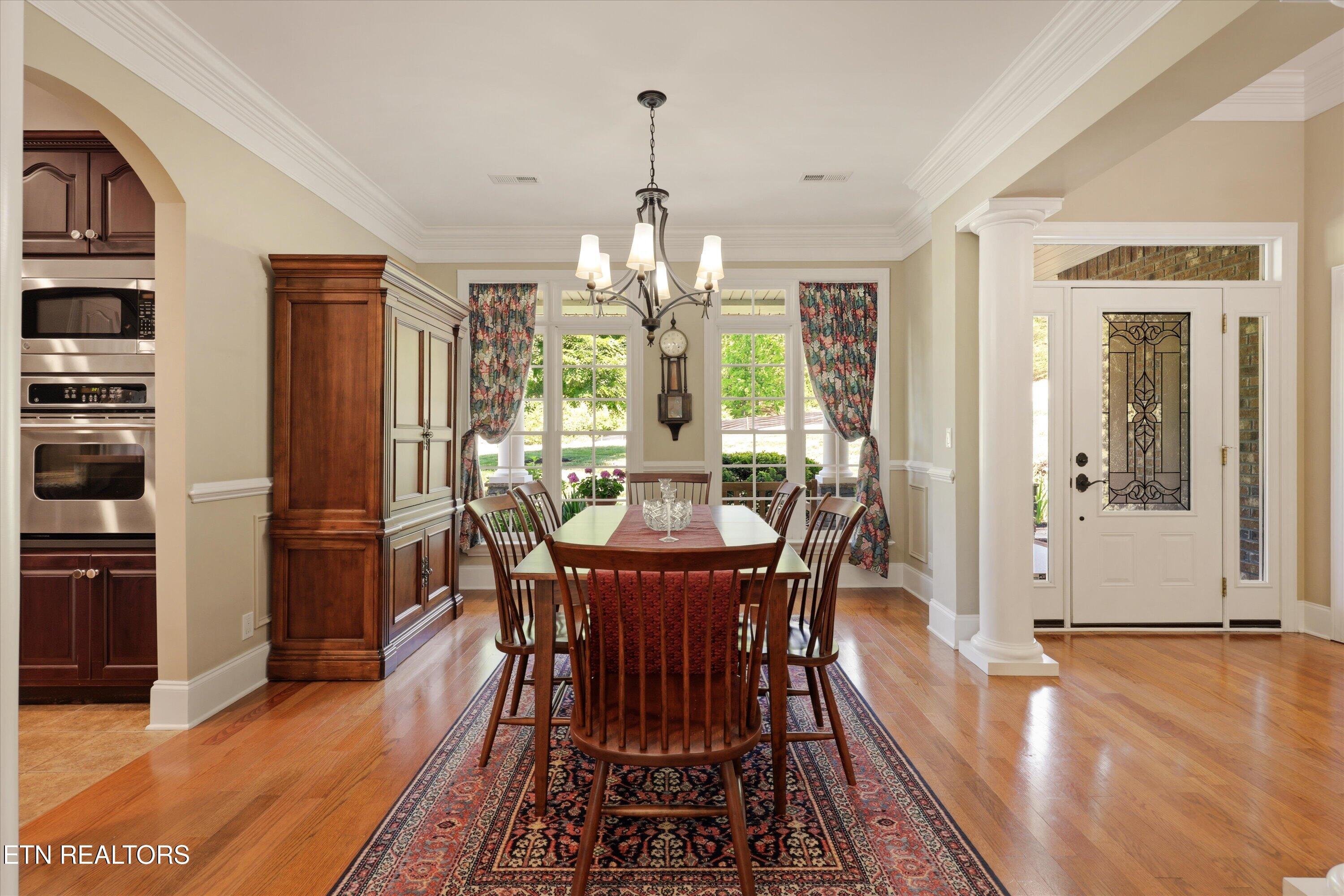 Image 4: Dining Room