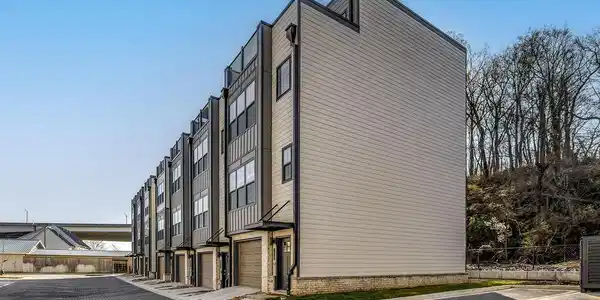 Image 3: 02_RiverForkWay_1108_FrontRight