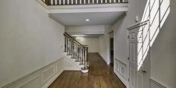 Image 2: Foyer