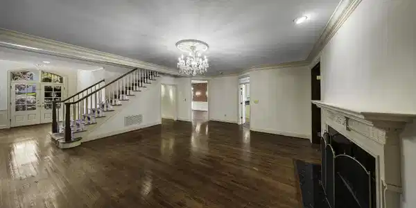 Image 3: Living Room