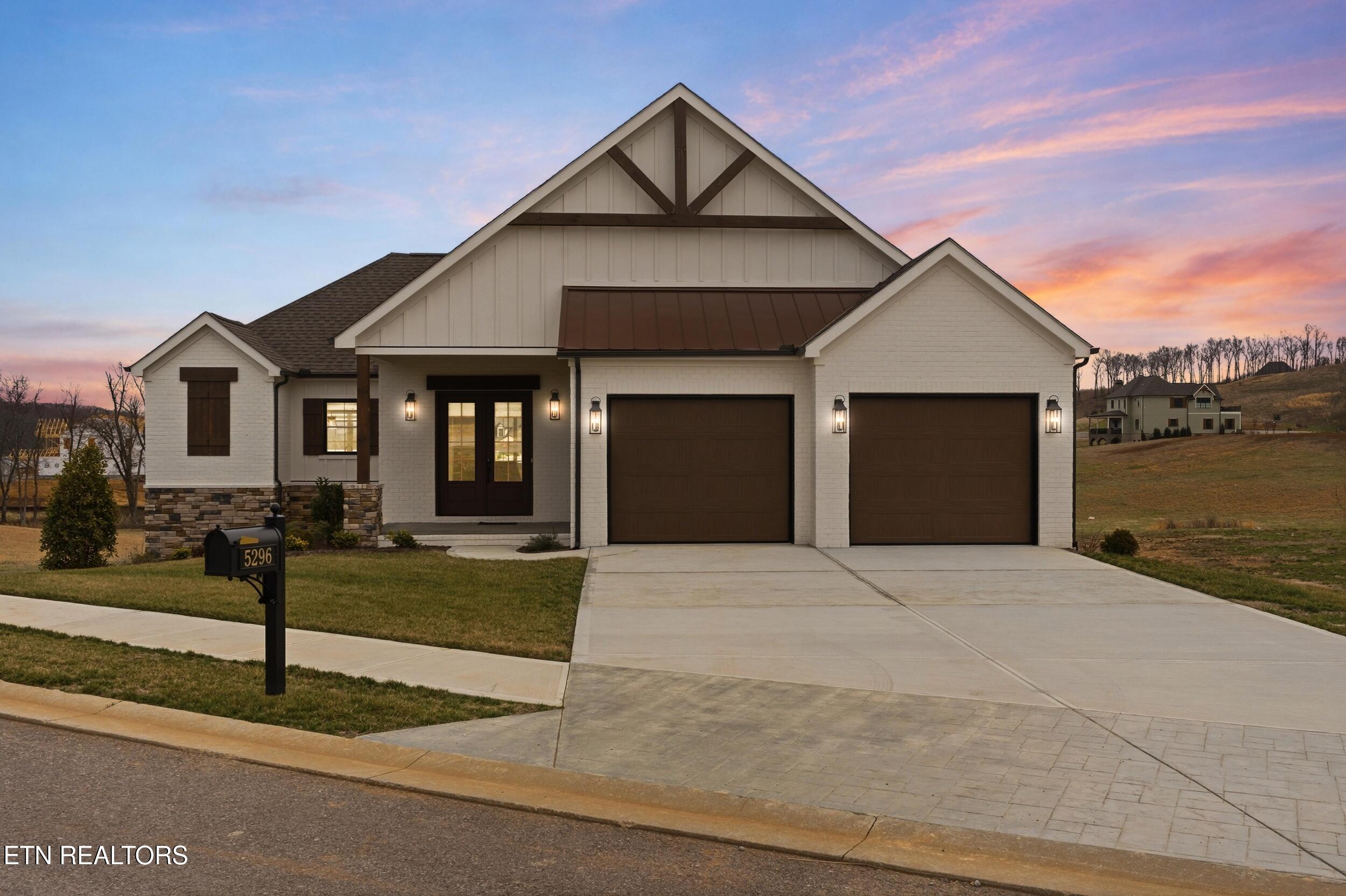 Image 1: 001-5296 old club rd-twilight